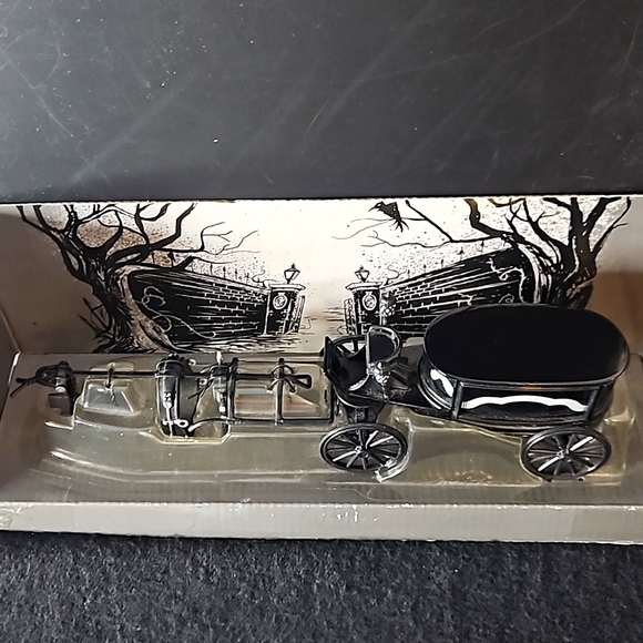 Disney's Vintage Haunted Mansion Spooky Die Cast  Metal Hearse. - Picture 7 of 9